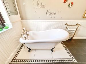 Roll Top Claw Foot Slipper Bath- click for photo gallery